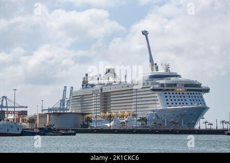 Las Palmas, Gran Canaria, Canary Islands, Spain. 17th September, 2022. Around 3,000 British tourists arrive in Las Palmas on Gran Canaria on cruise ship, Anthem of the Seas, during a cruise from the UK. Passengers will be at sea on the day of the Queen's funeral, with the ship not due back to Southampton until 24th, September. PICTURED: The 41 metre long` North Star` observation capsule, which can carry 14 people, can been seen in operation above the upper deck. Alan Dawson/ Alamy Live News. Stock Photo